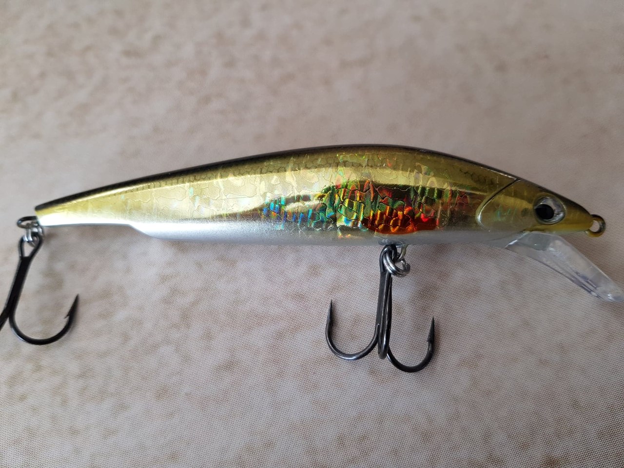 Bull minnow 152 floating natural golden shiner