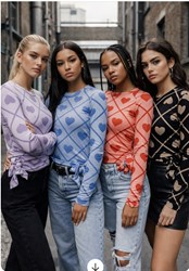 topjes hartjes lange mouw met een strikje  er op 