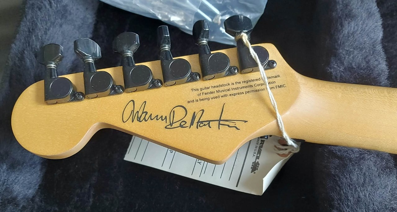 Charvel USA Warren DeMartini Signature San Dimas "Bomber" Dan Lawrence Painted - Thumbnail 4