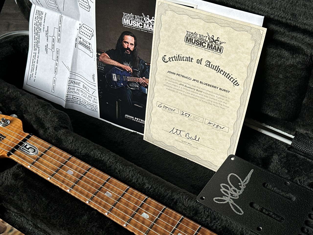Music Man JP15 John Petrucci Blueberry Burst Handsigned - Thumbnail 6