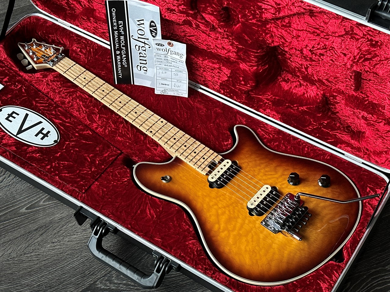EVH Wolfgang Standard Deluxe Quilt Top Tobacco with Papers & Case - Thumbnail 2