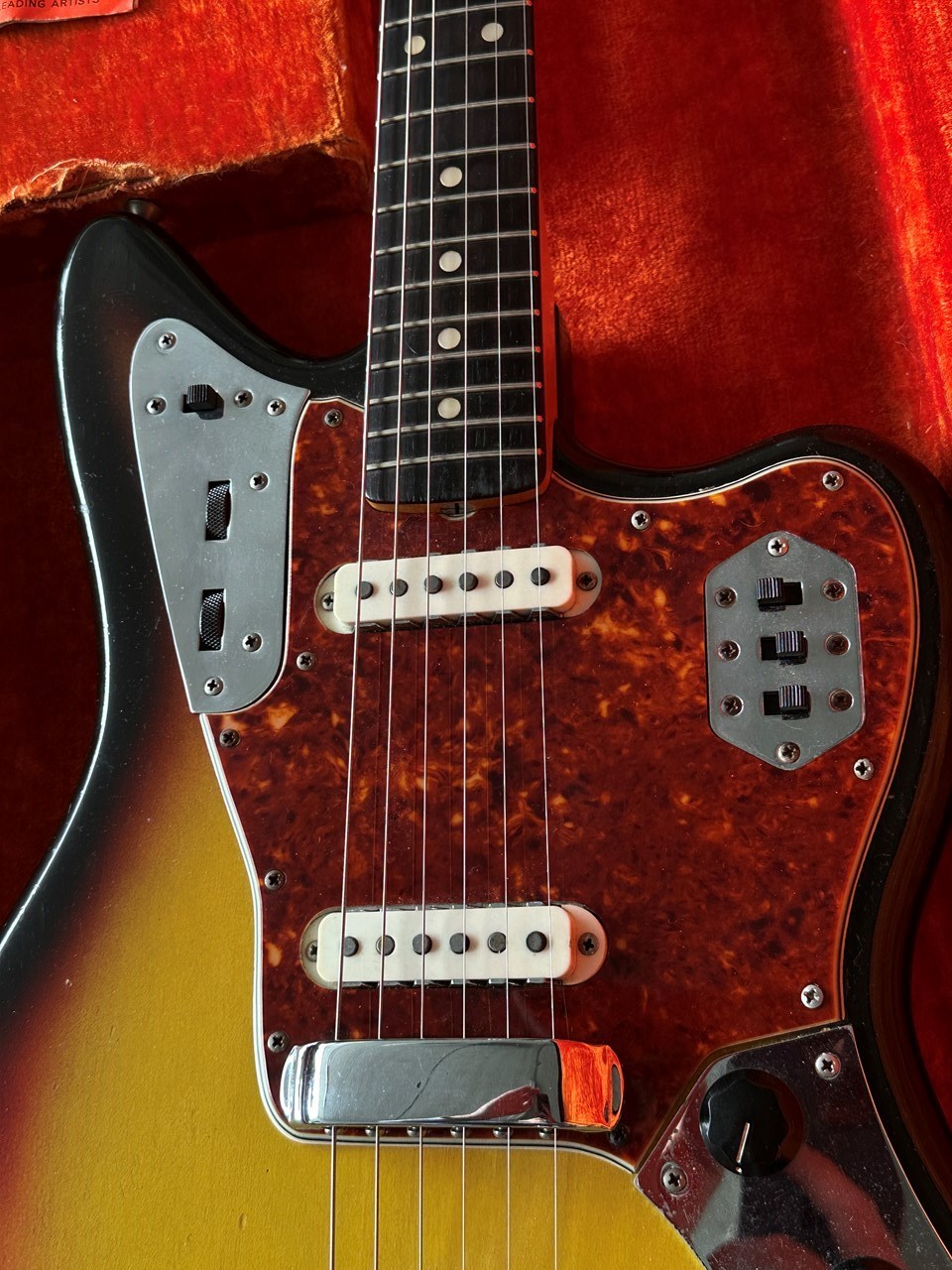 1965 Fender Jaguar L Series Sunburst All Original with Case - Thumbnail 3