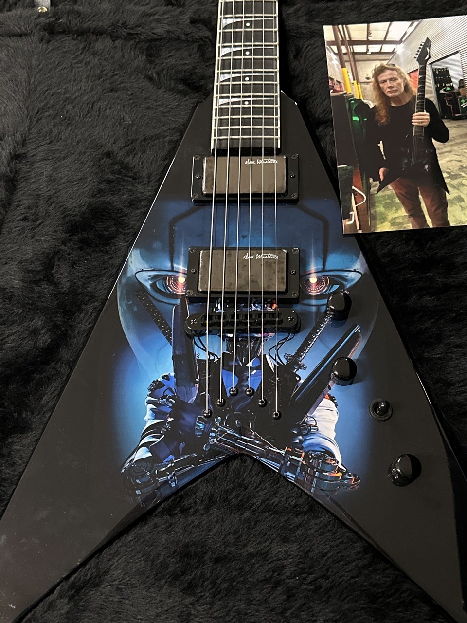 Dean USA Dave Mustaine Owned Tour Guitar Signed with Pics & COA - Thumbnail 3