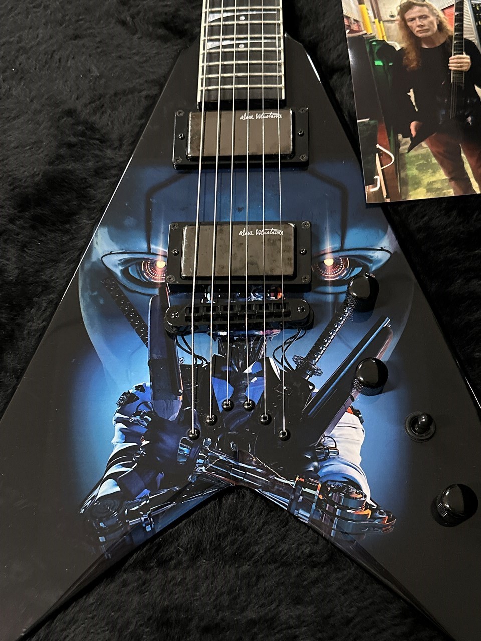 Dean USA Dave Mustaine Owned Tour Guitar Signed with Pics & COA - Thumbnail 2