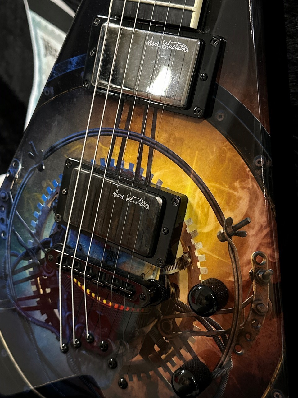 Dean USA Dave Mustaine Owned Tour Guitar Signed with Pics & COA - Thumbnail 2