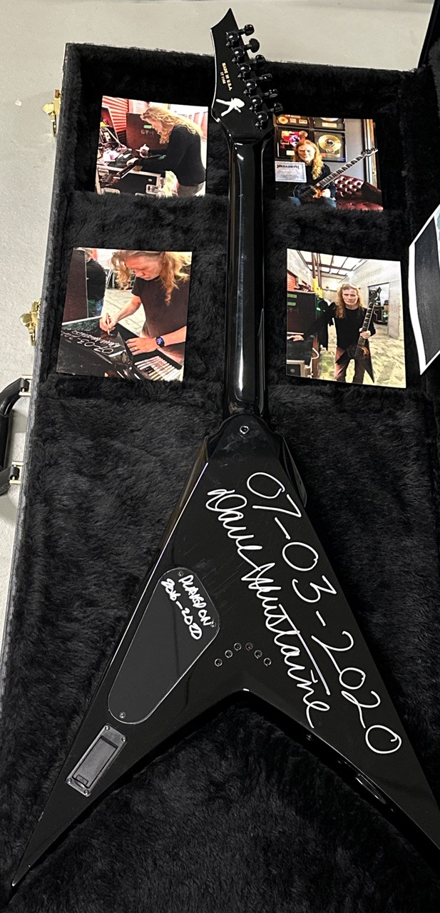 Dean USA Dave Mustaine Owned Tour Guitar Signed with Pics & COA - Thumbnail 6