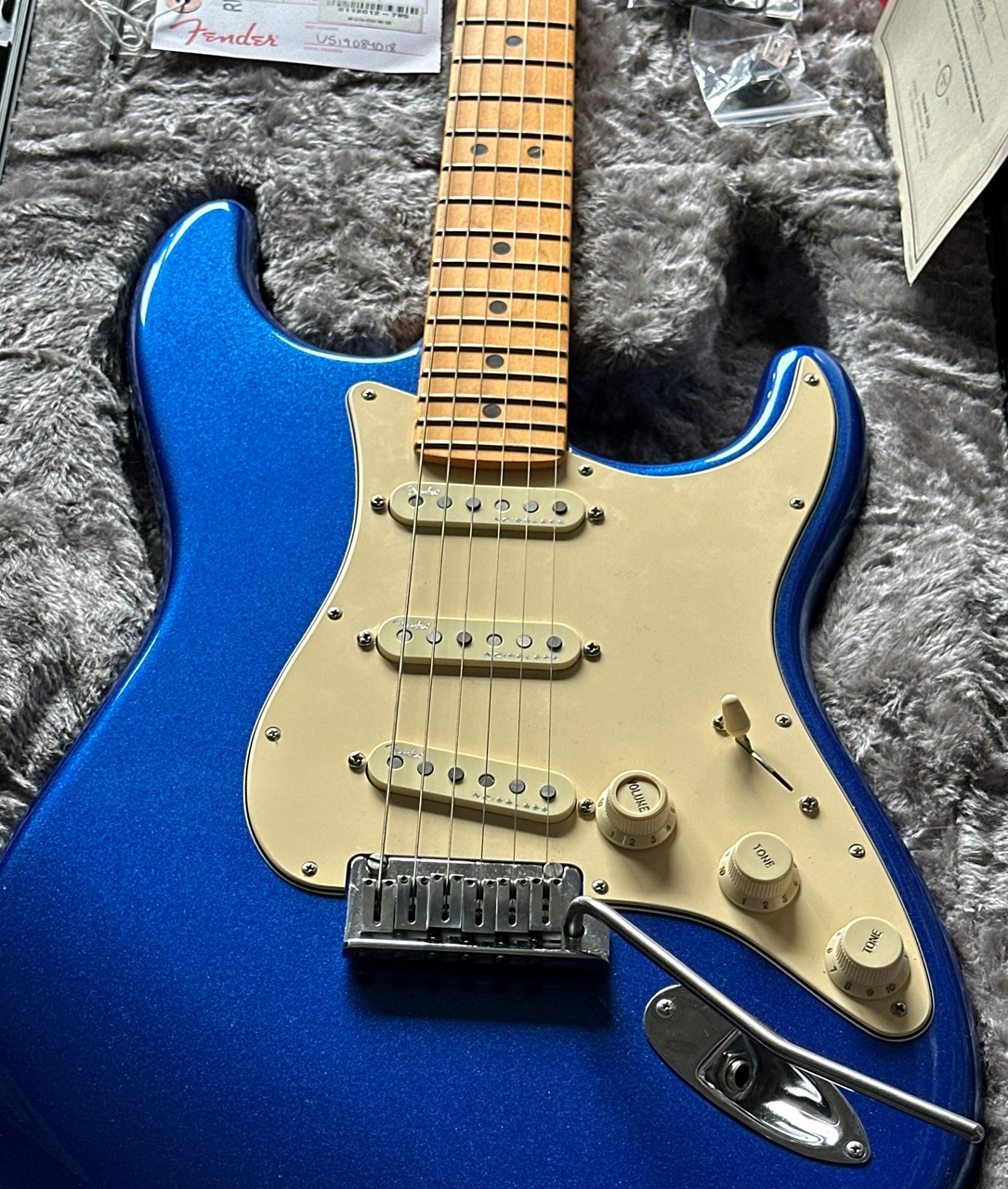 2019 Fender American Ultra Stratocaster Cobra Blue Excellent & Complete - Thumbnail 6