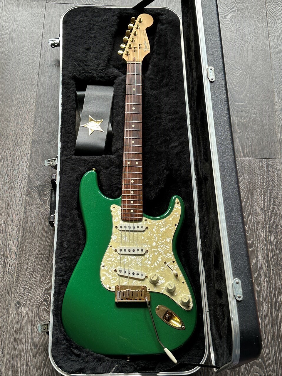 1993 Fender Stratocaster Special Edition Green Metallic/Gold Hardware - Image 1