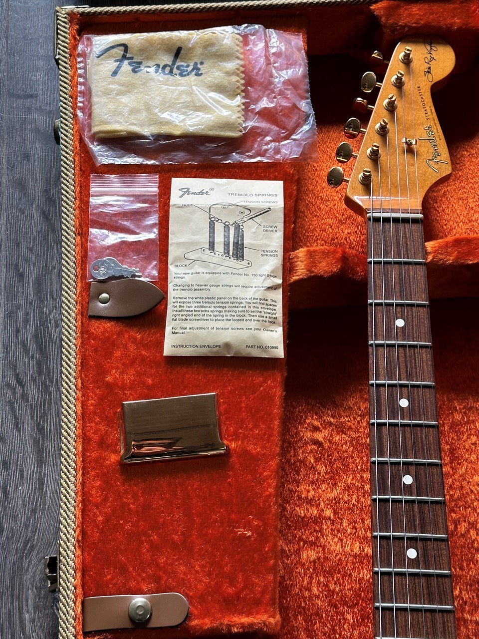 Fender Stratocaster SRV Stevie Ray Vaughan with Case - Thumbnail 4
