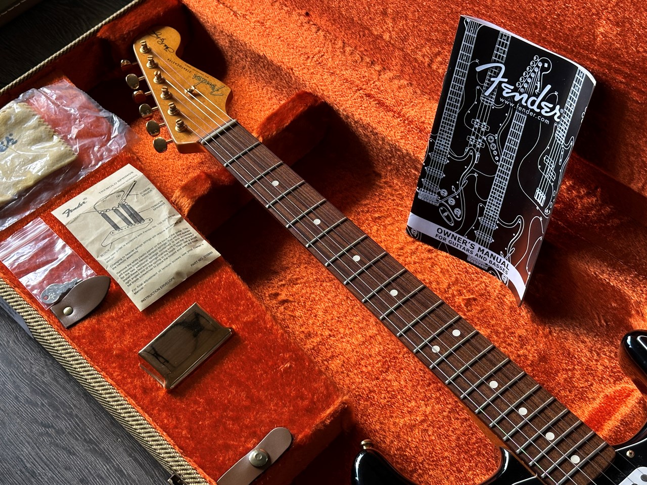 Fender Stratocaster SRV Stevie Ray Vaughan with Case - Thumbnail 6