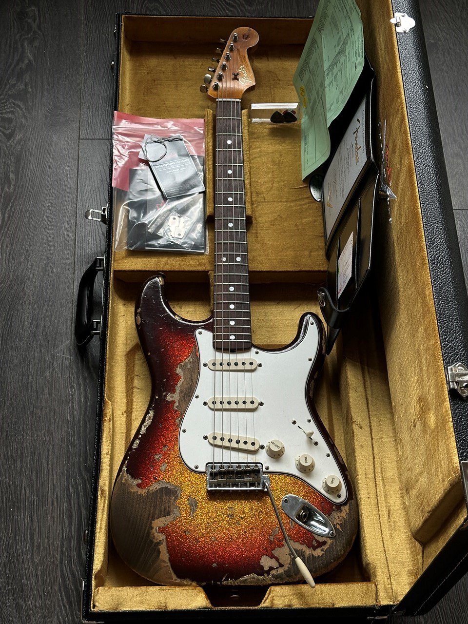 2024 Fender 1965 Stratocaster Super Heavy Relic Sunburst Sparkle Custom Shop - Thumbnail 2