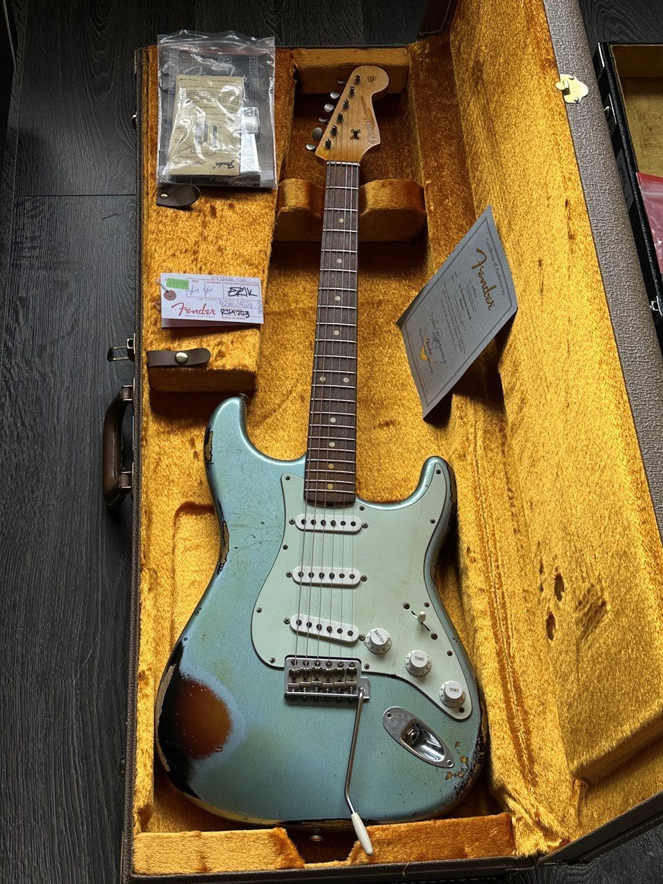 Fender Stratocaster 1962 Heavy Relic Faded Lake Placid Blue over Sunburst - Image 1