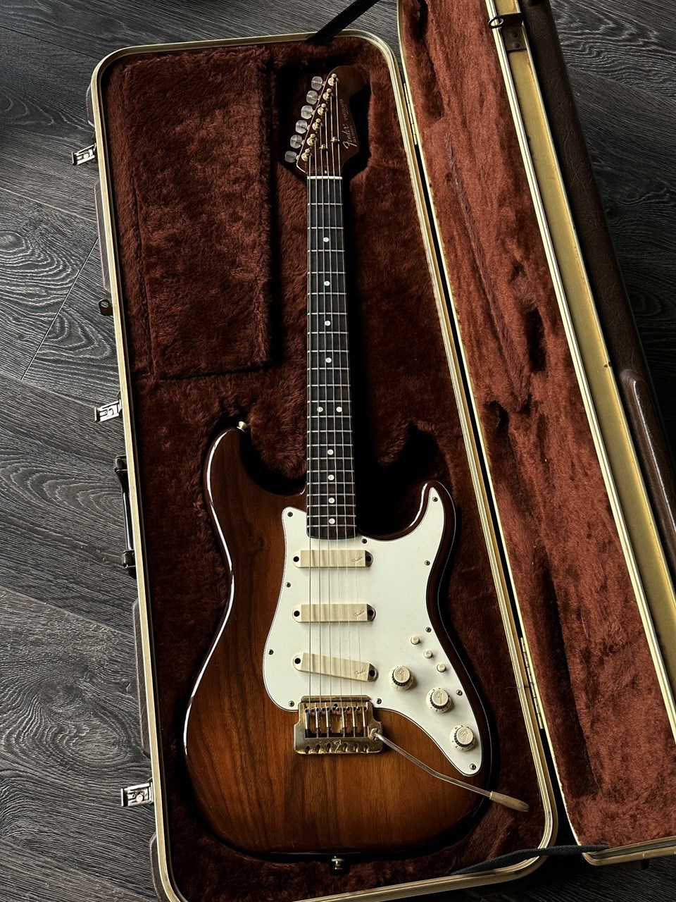 1983 Fender Elite Stratocaster Walnut Body Excellent with Original Case - Thumbnail 3