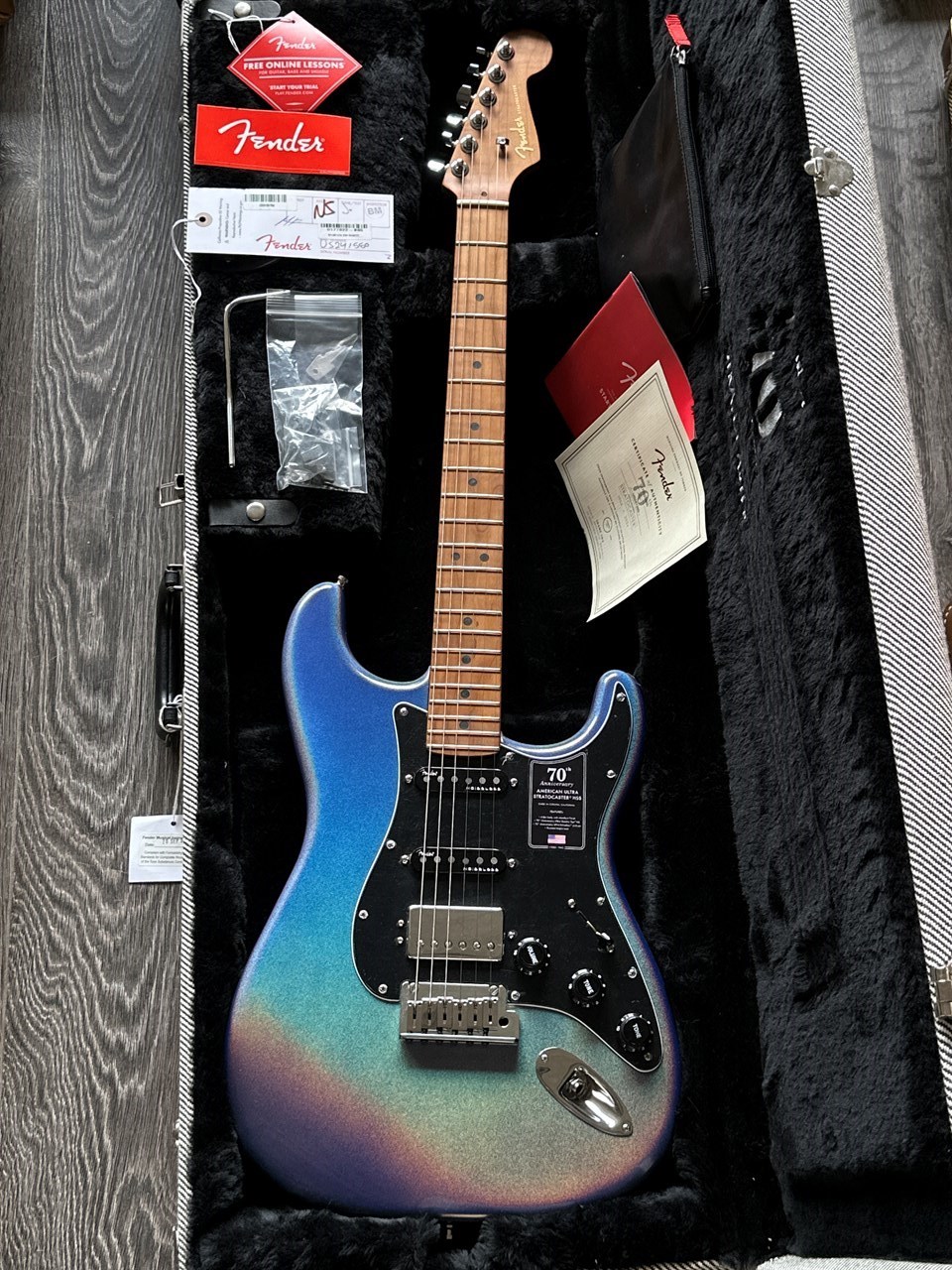 Fender 70th Anniversary American Ultra Stratocaster HSS Amethyst - Thumbnail 2