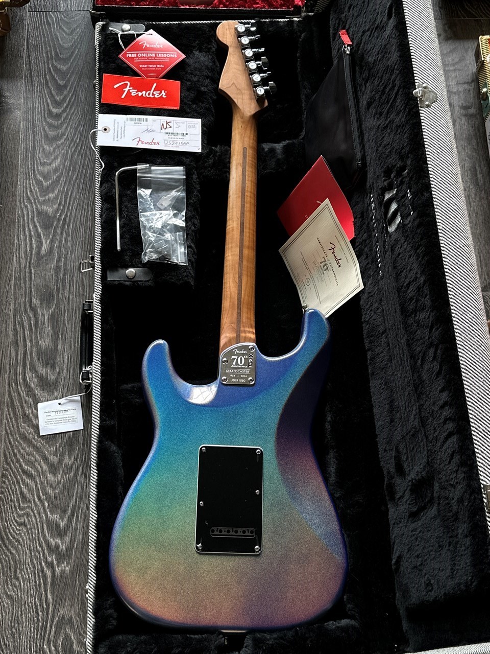 Fender 70th Anniversary American Ultra Stratocaster HSS Amethyst - Thumbnail 6
