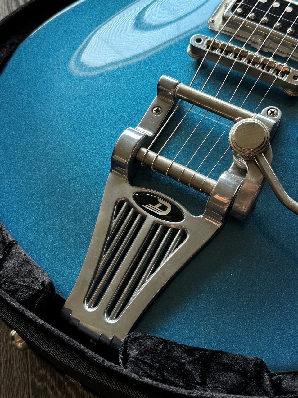 Duesenberg Starplayer TV Catalina Blue (No Soundhole) - Thumbnail 3