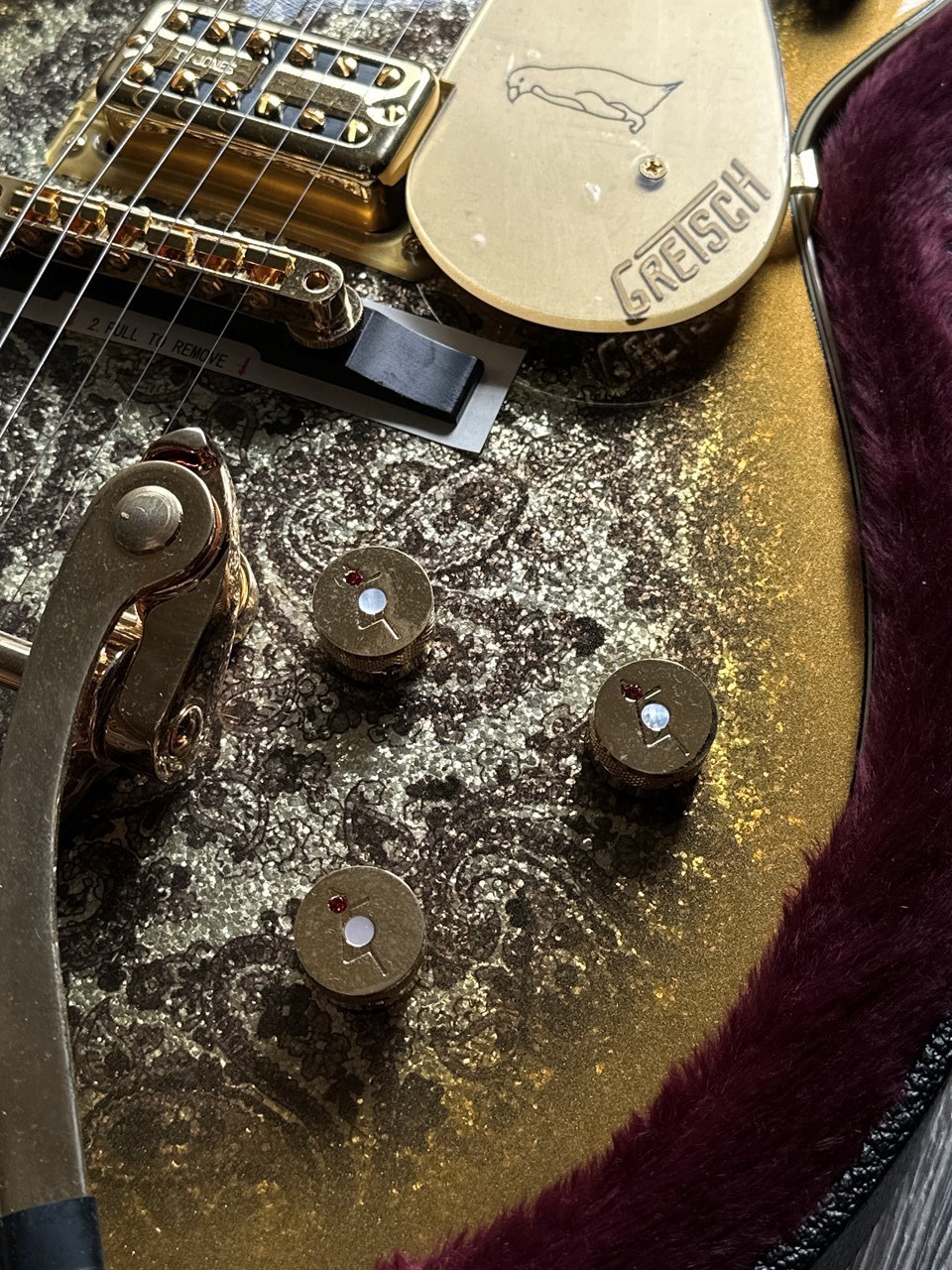 2024 Gretsch G6134TG Gold Paisley Penguin Bigsby Limited Edition - Thumbnail 3