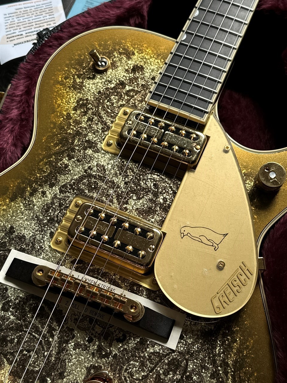 2024 Gretsch G6134TG Gold Paisley Penguin Bigsby Limited Edition - Thumbnail 2