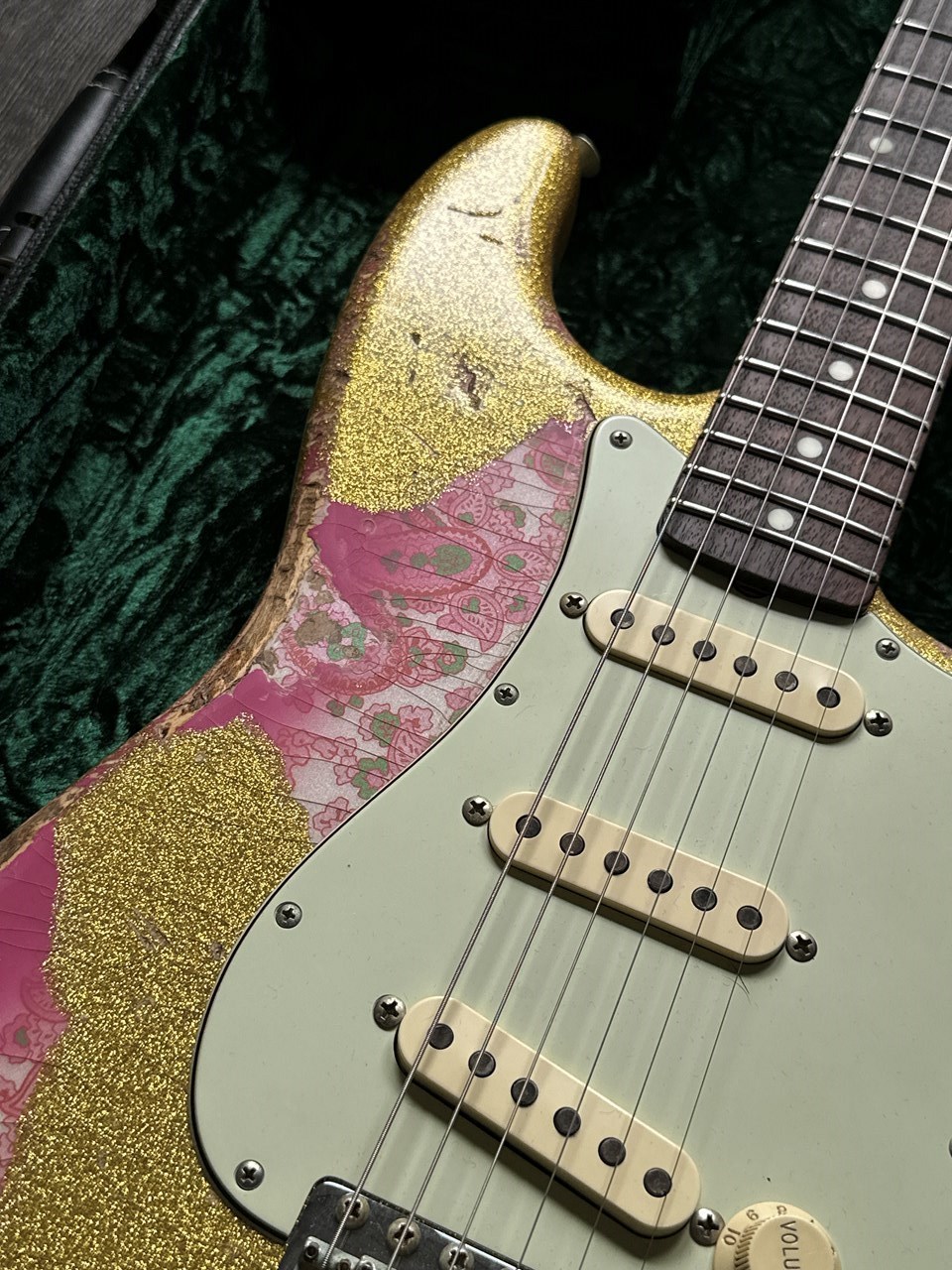 Del-Tone 60's S Gold Sparkle over Pink Paisley Heavy Aged with COA & Case - Thumbnail 2