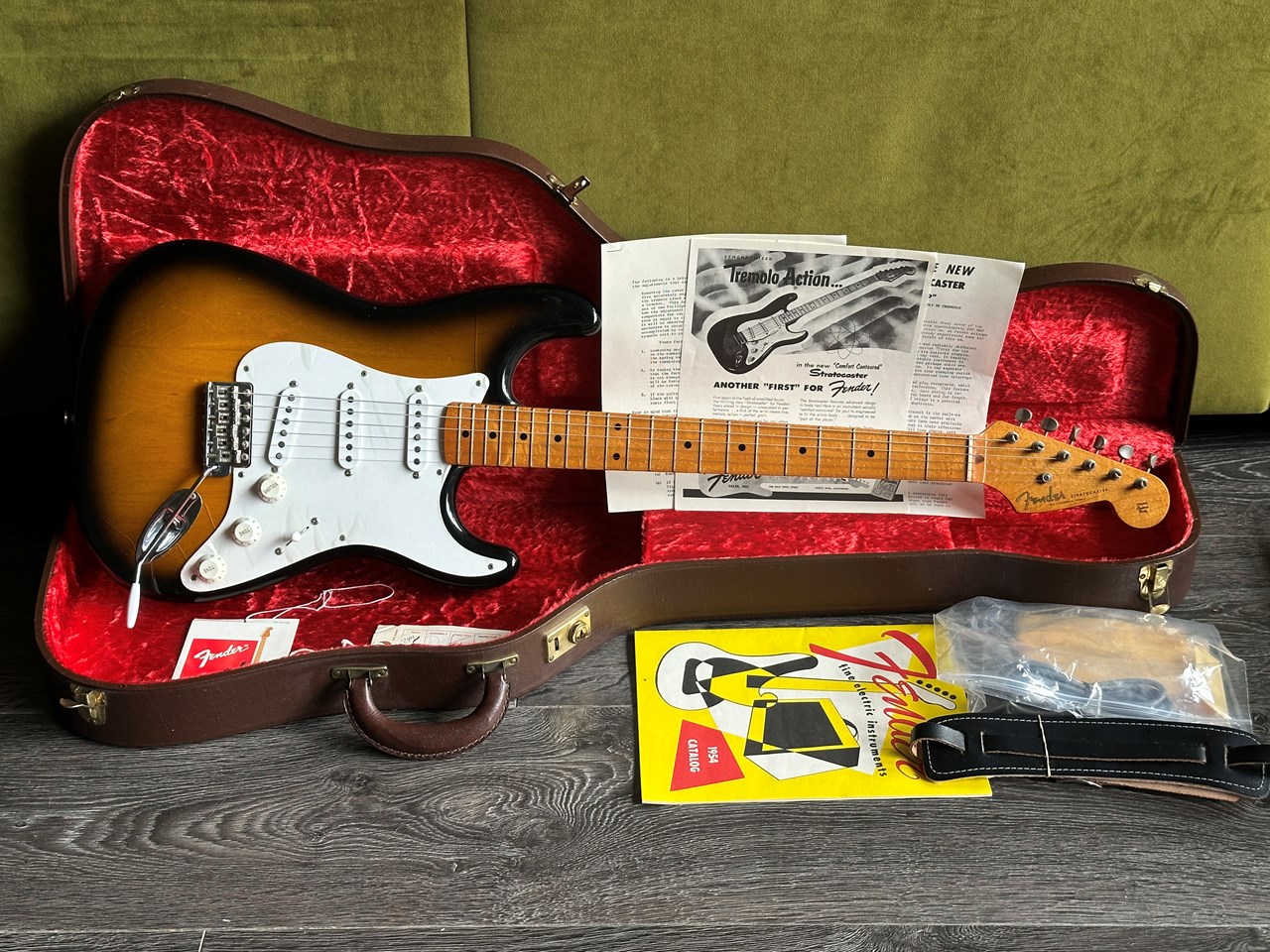 1994 Fender Stratocaster 1954 Reissue 40th Anniversary with 2 Cases Serial# 1905 - Image 1