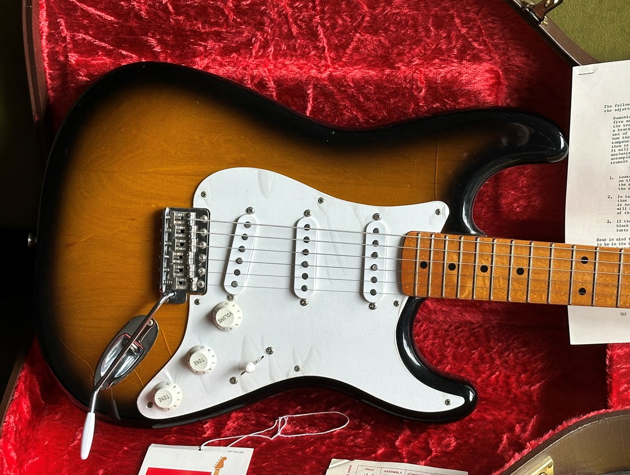 1994 Fender Stratocaster 1954 Reissue 40th Anniversary with 2 Cases Serial# 1905 - Thumbnail 2