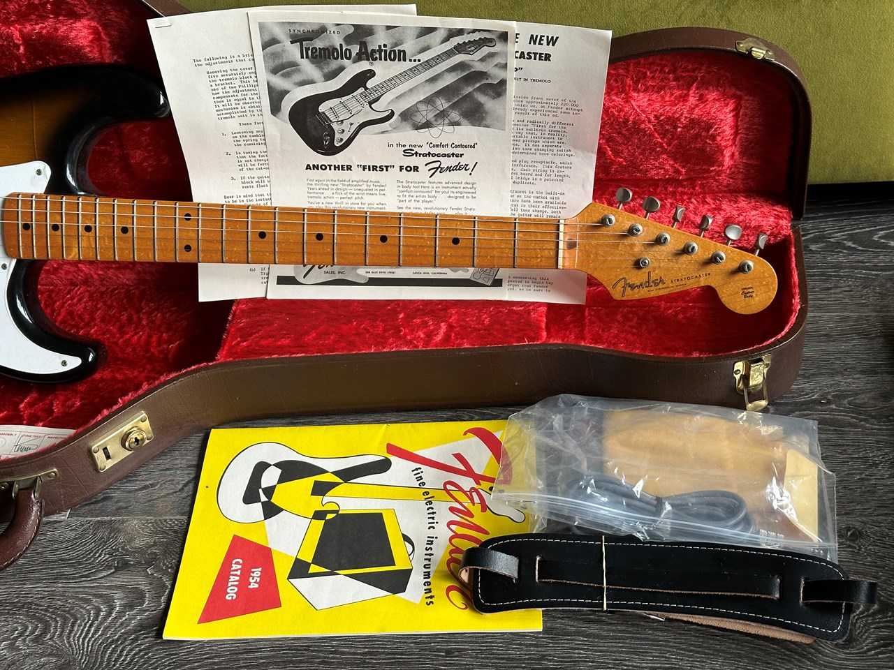 1994 Fender Stratocaster 1954 Reissue 40th Anniversary with 2 Cases Serial# 1905 - Thumbnail 3