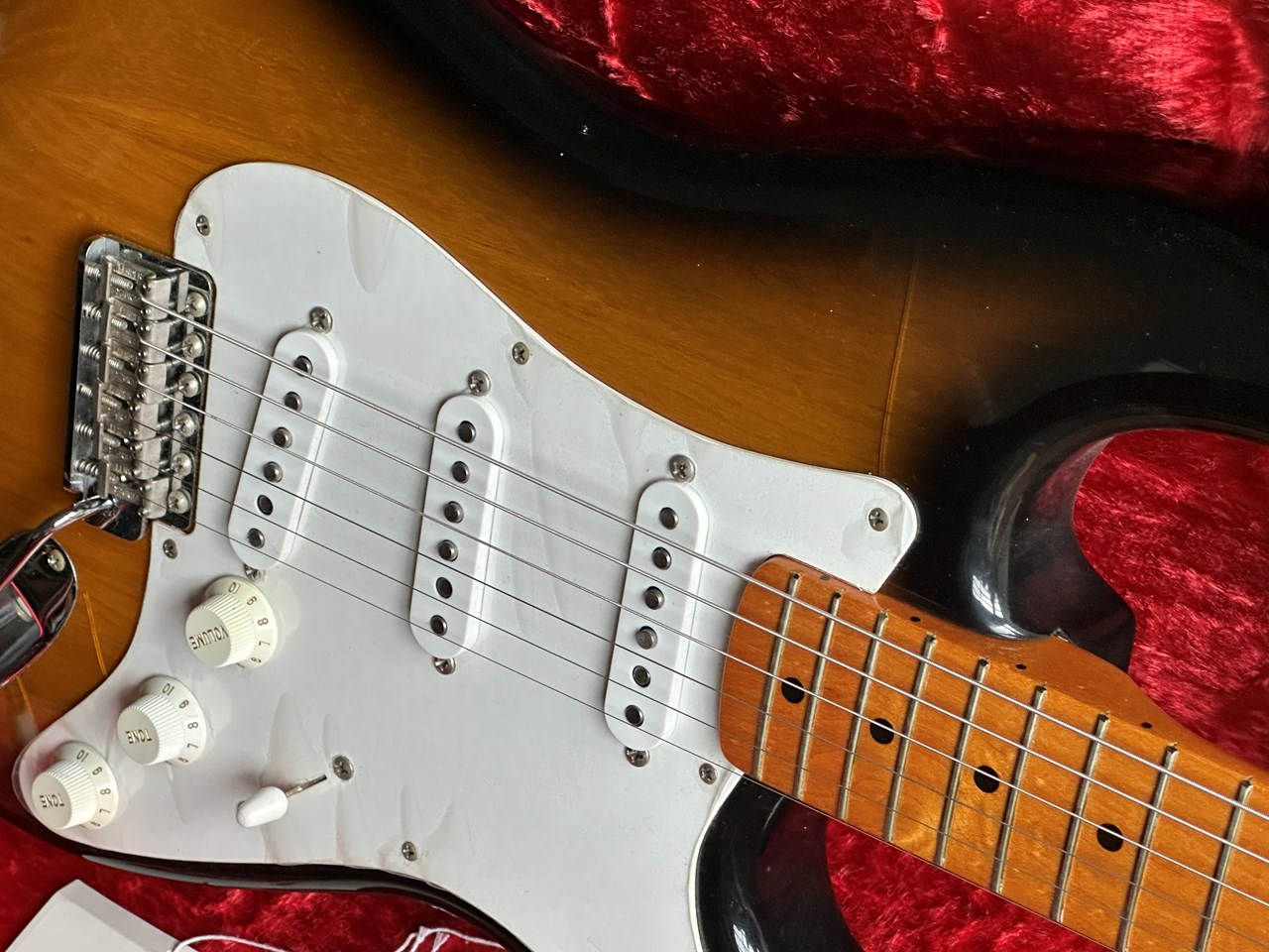1994 Fender Stratocaster 1954 Reissue 40th Anniversary with 2 Cases Serial# 1905 - Thumbnail 4