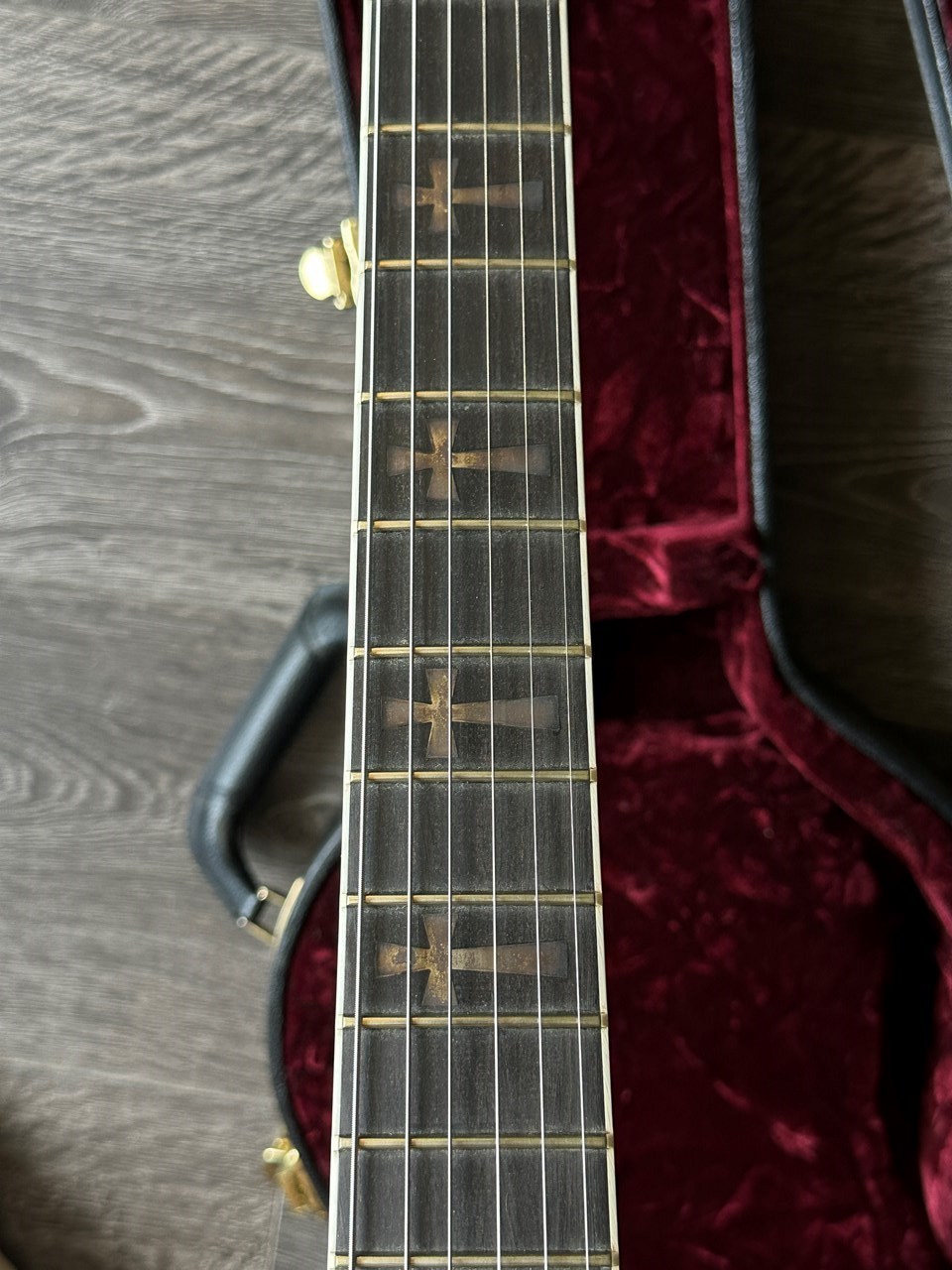 2000 Gibson SG Tony Iommi Custom Shop with Sterling Silver Cross Inlays Dark Wine Red Handsigned - Thumbnail 6