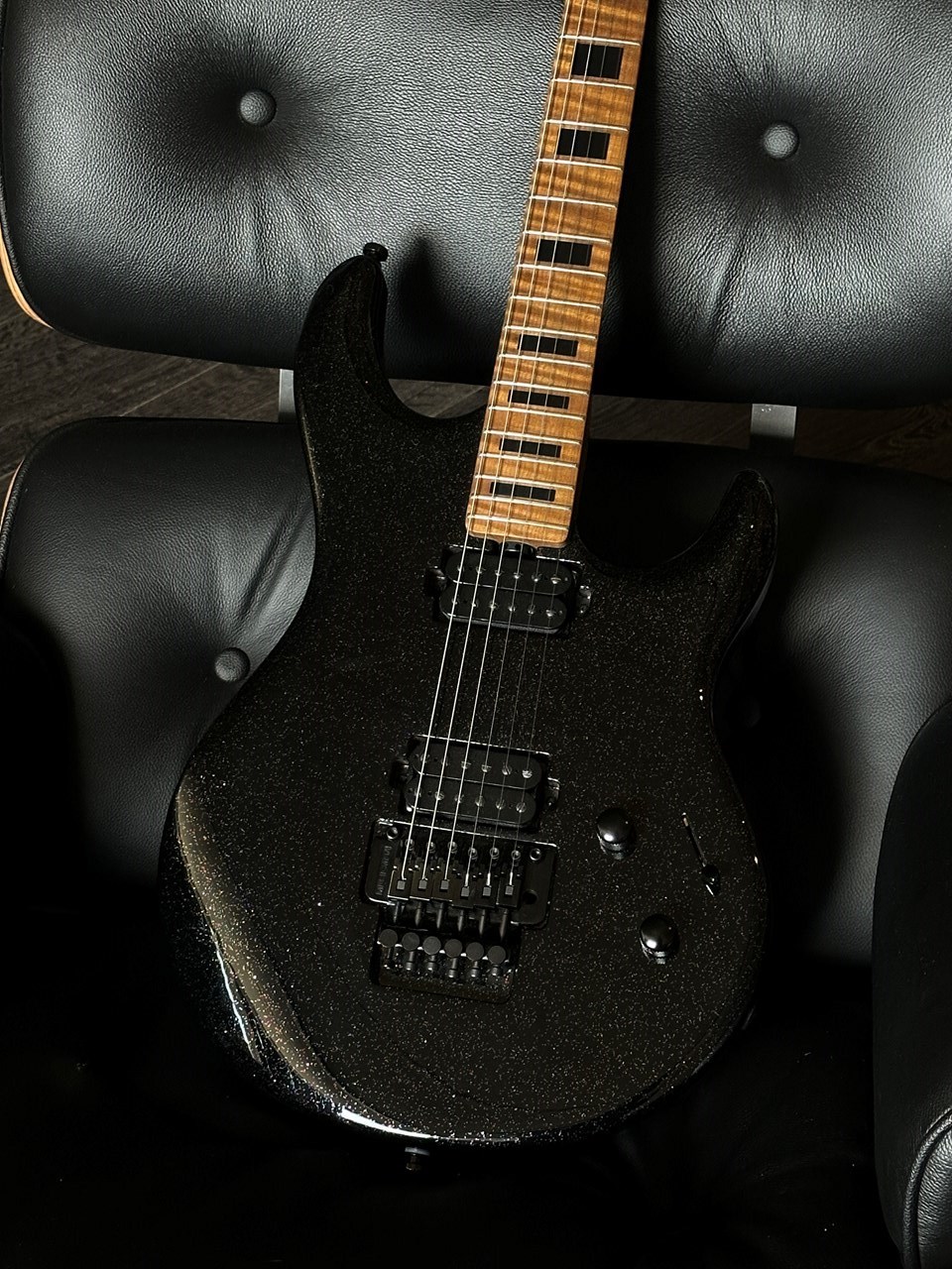 Music Man Luke 3 BFR Black Sparkle Floyd Rose Limited Ed. of 69 Steve Lukather - Thumbnail 5