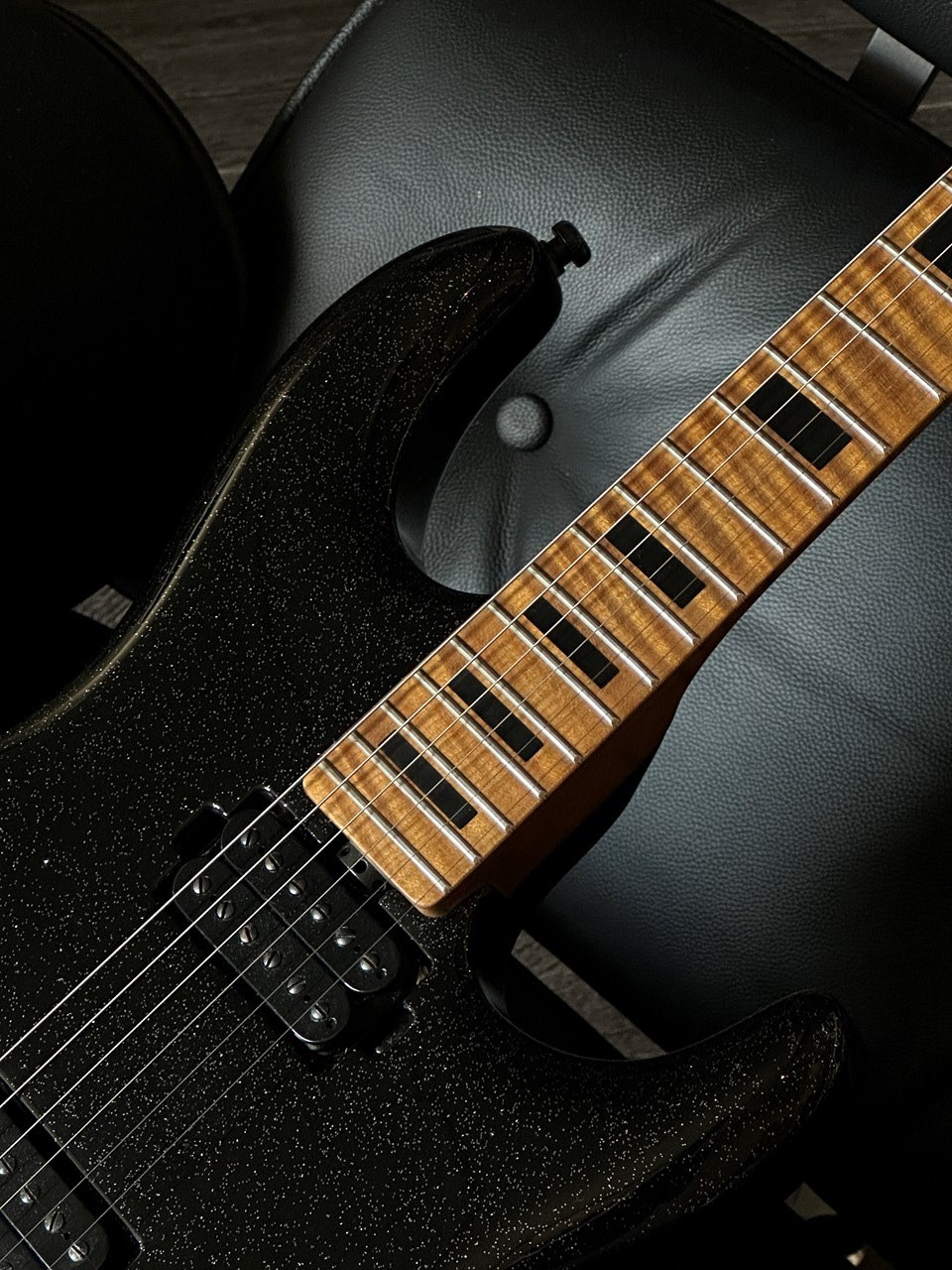 Music Man Luke 3 BFR Black Sparkle Floyd Rose Limited Ed. of 69 Steve Lukather - Thumbnail 4