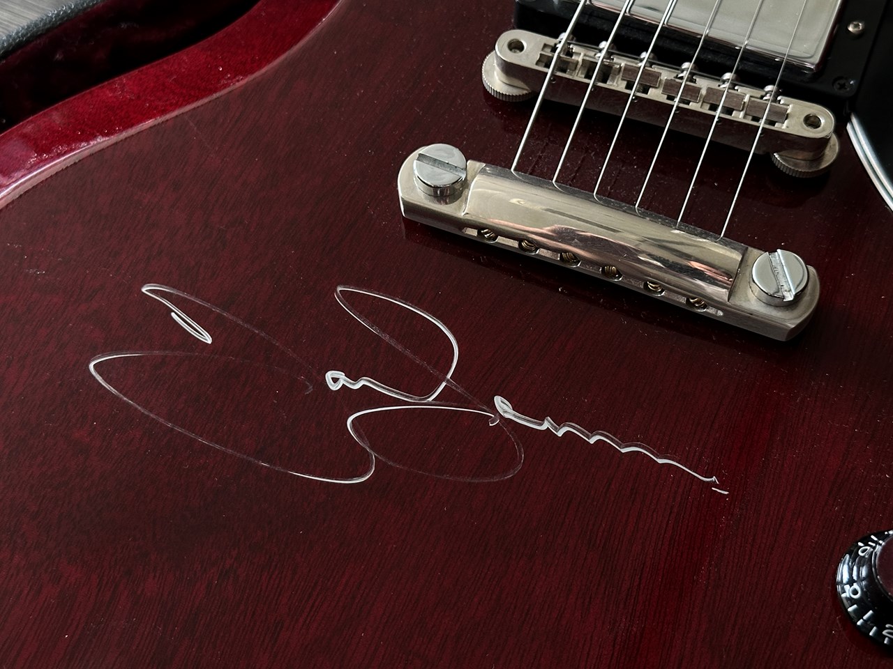 2000 Gibson SG Tony Iommi Custom Shop with Sterling Silver Cross Inlays Dark Wine Red Handsigned - Thumbnail 4