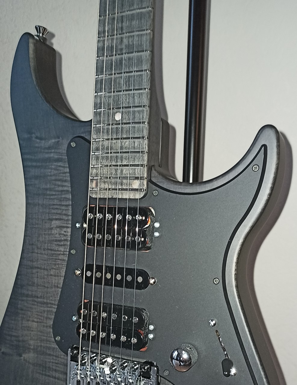 Vigier Excalibur Custom HSH Velour Noir Flamd Maple Neck HSH Amber Pick-ups MINT - Thumbnail 6