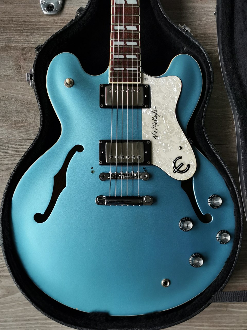 noel gallagher epiphone supernova