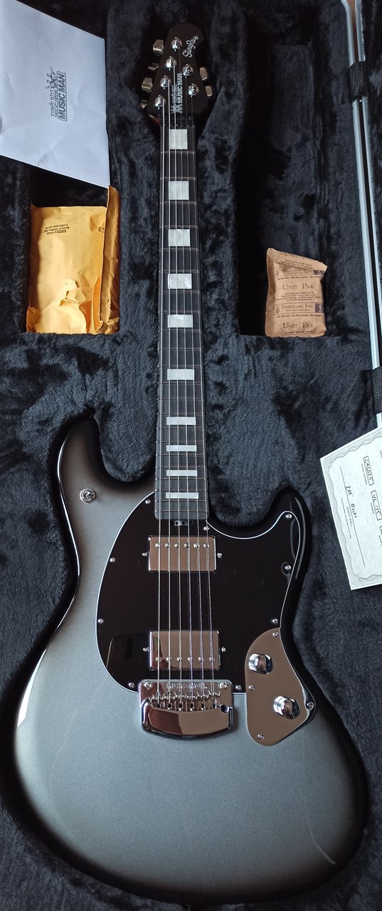 Music Man BFR Stingray RS Silverburst Mint & Complete - Thumbnail 3