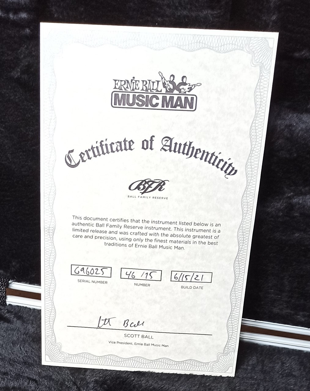 Music Man BFR Stingray RS Silverburst Mint & Complete - Thumbnail 6