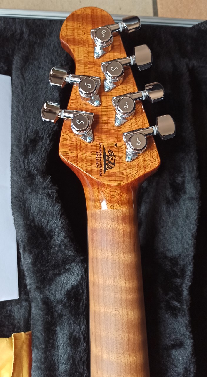 Music Man BFR Stingray RS Silverburst Mint & Complete - Thumbnail 5