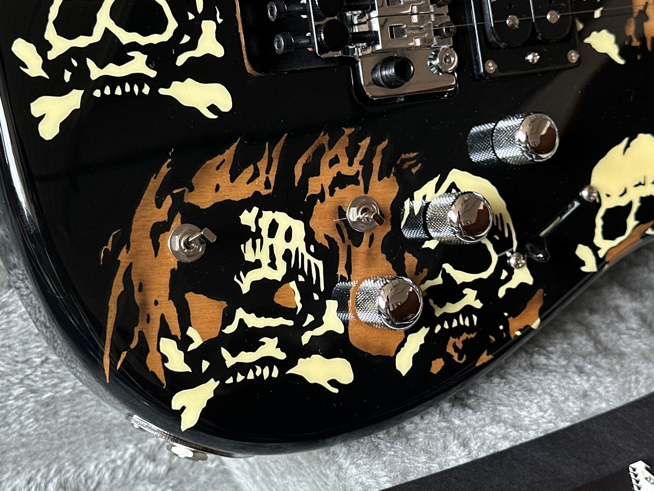 ESP Custom One Off Michael Wilton Skull Distressed Queenryche Masterpiece - Thumbnail 4