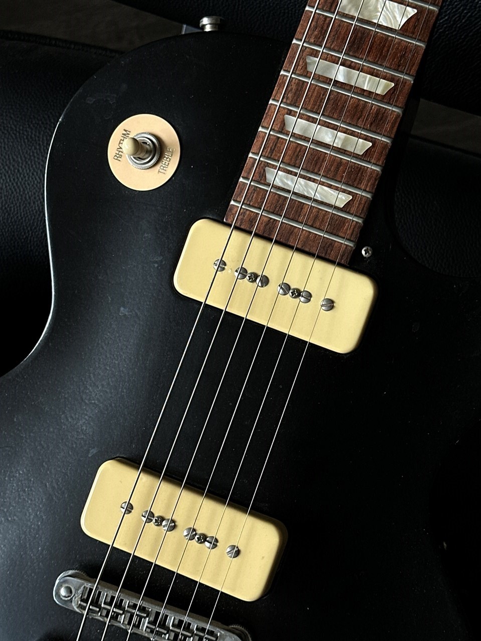 2011 Gibson Les Paul Studio 60's Tribute P90's Worn Ebony - Thumbnail 2