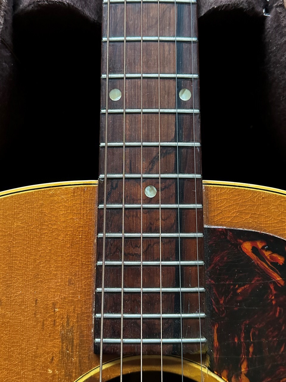 1957 Gibson J-50 Stunning Piece with Original Booklet & Case - Thumbnail 2
