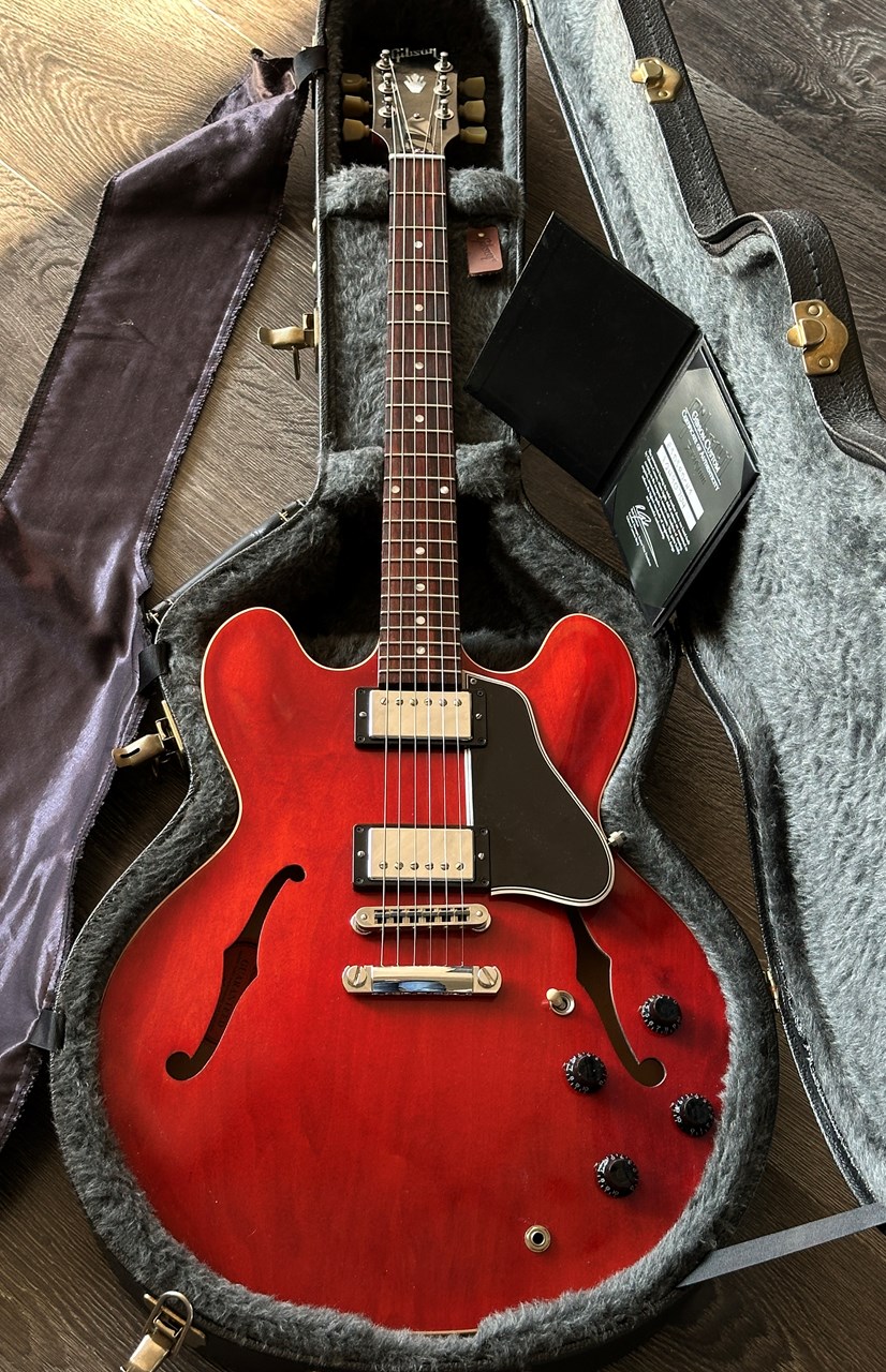 Gibson ES-335 Satin Cherry with COA & Case - Thumbnail 2