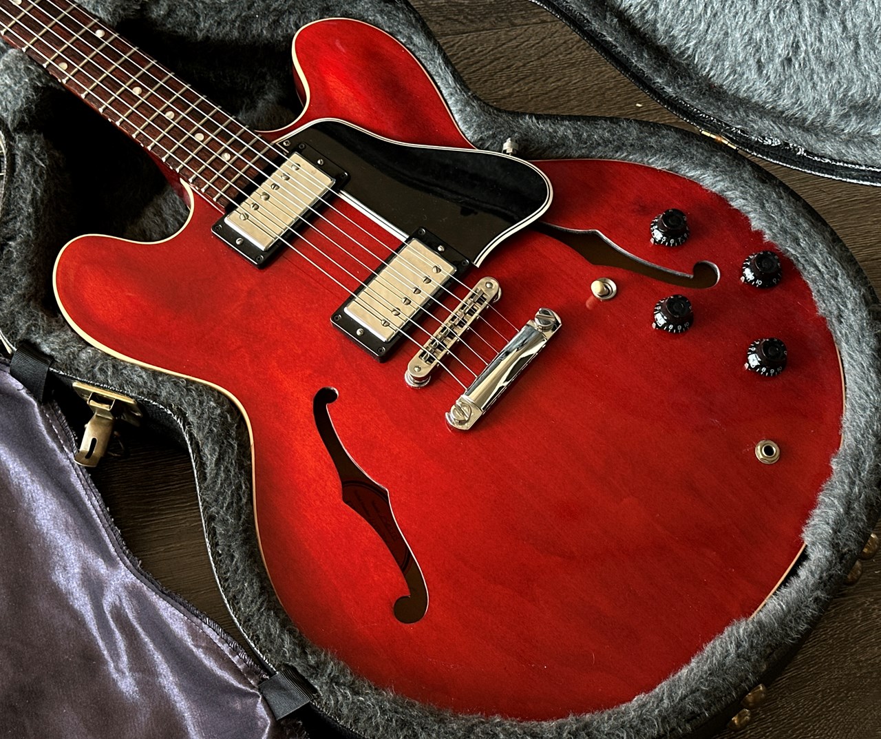 Gibson ES-335 Satin Cherry with COA & Case - Thumbnail 3