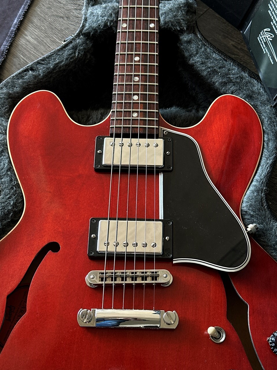 Gibson ES-335 Satin Cherry with COA & Case - Thumbnail 4