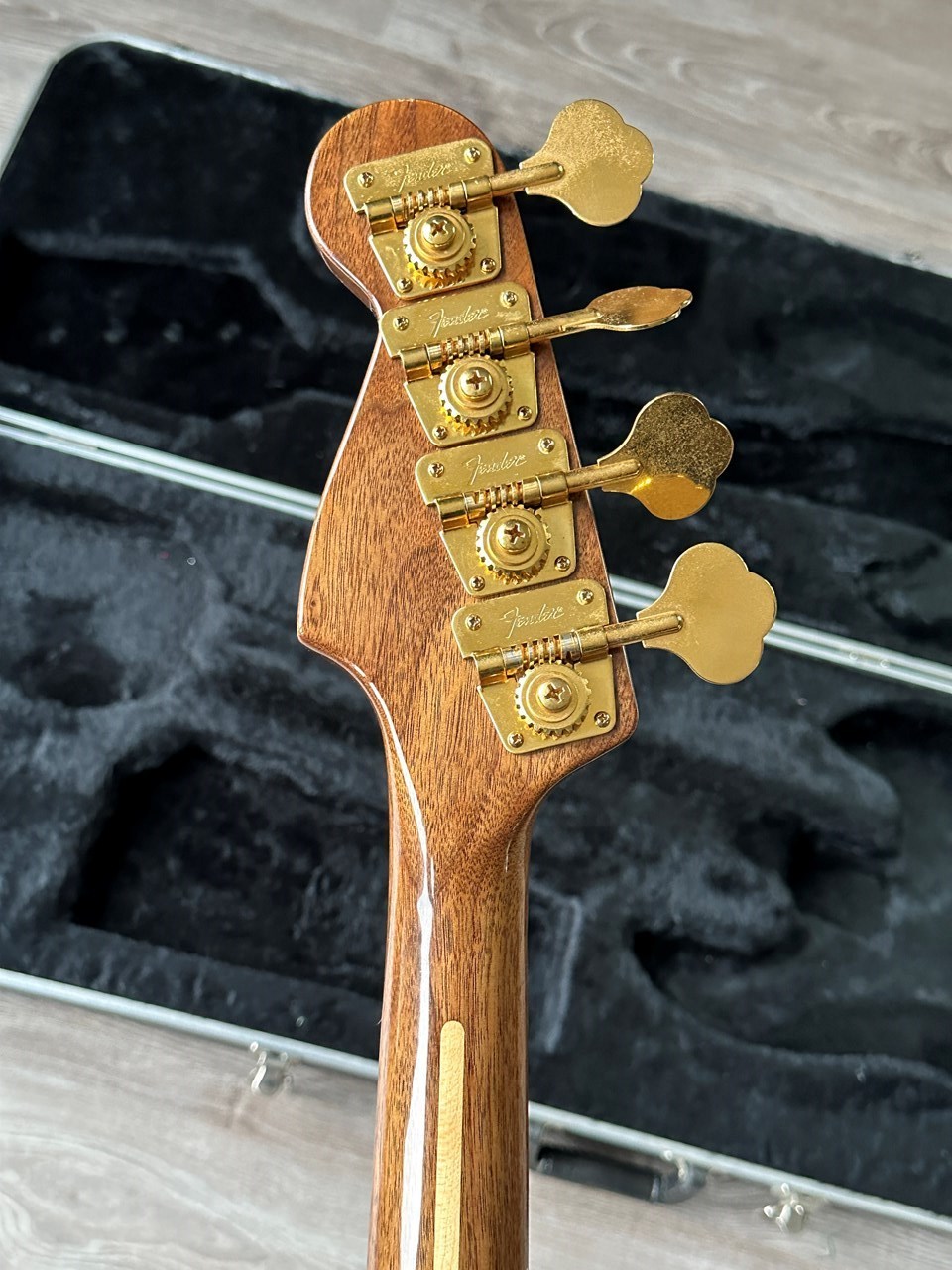 1983 Fender Precision Special Walnut Bass - Thumbnail 3