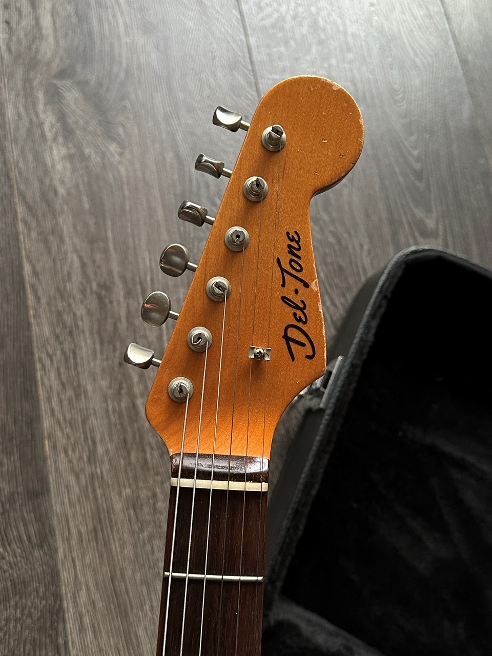 Del-Tone 60's S Sunburst Aged Apollo Pickups with COA & Case - Thumbnail 3