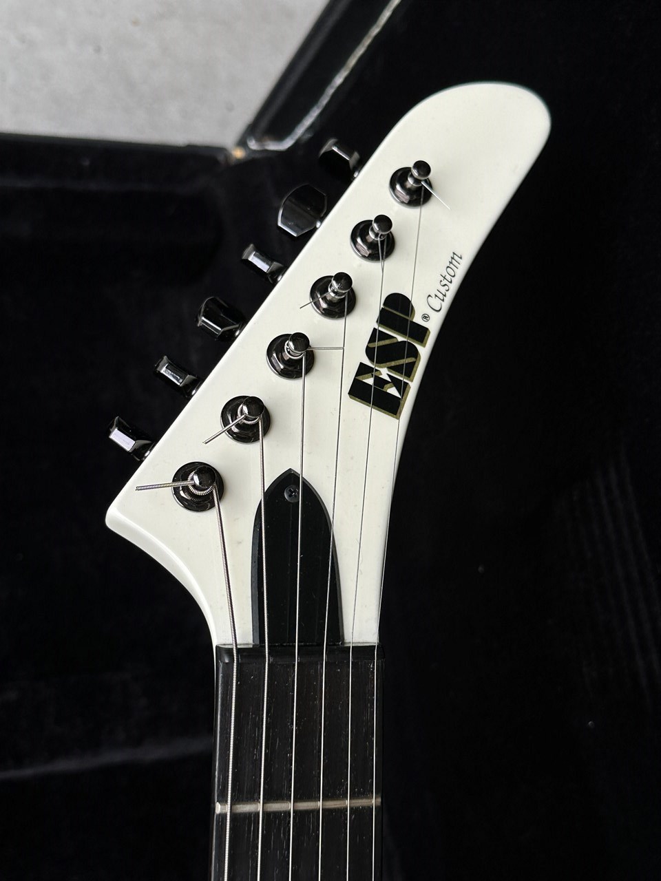 ESP Custom MX250 Kiso Built White Explorer James Hetfield Vibes - Thumbnail 4