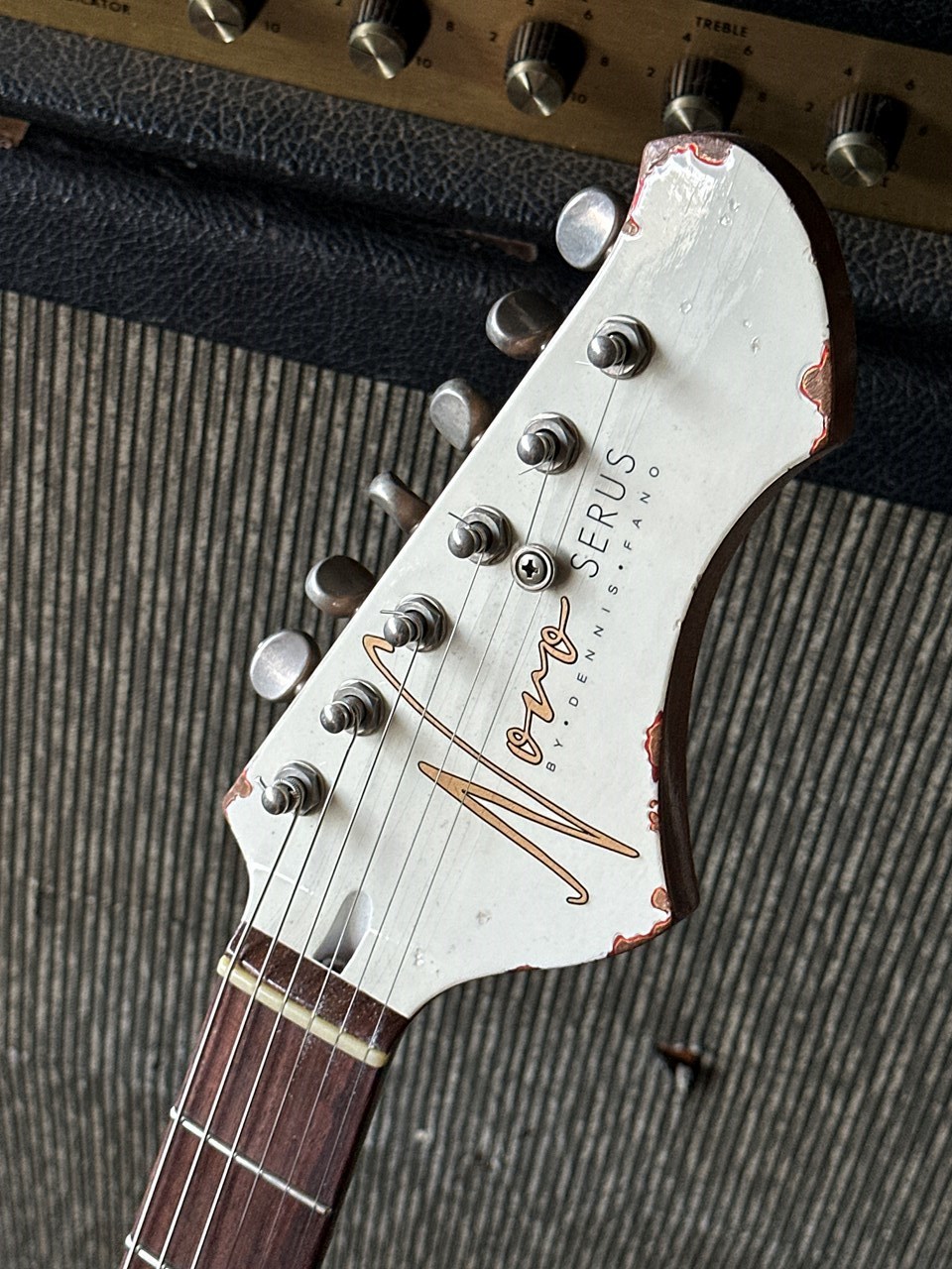 Novo Serus J Nucleus Olympic White over Candy Apple Red Fralin P90s Mastery Vibrato - Thumbnail 3