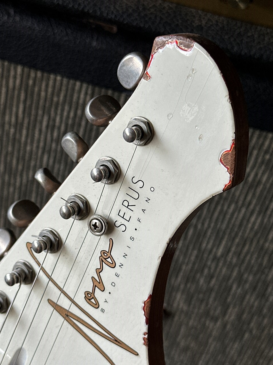 Novo Serus J Nucleus Olympic White over Candy Apple Red Fralin P90s Mastery Vibrato - Thumbnail 4