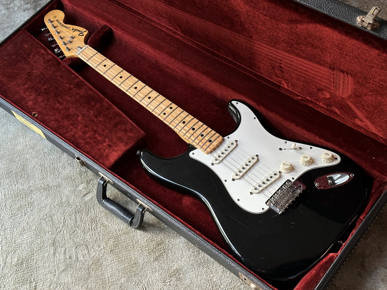 1974 Fender Stratocaster Black with Original Case - Thumbnail 2
