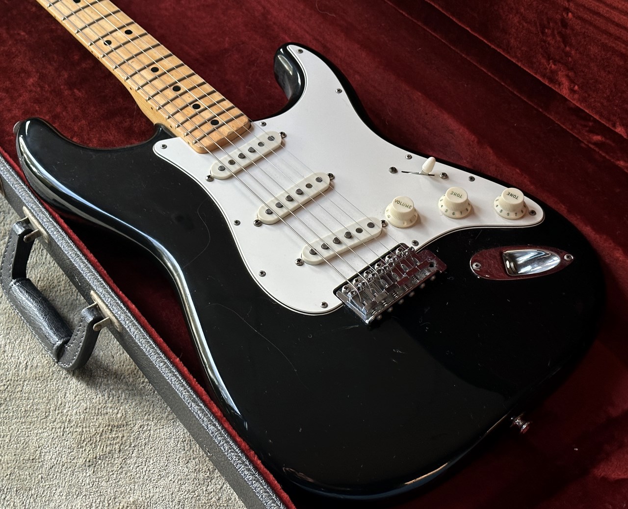 1974 Fender Stratocaster Black with Original Case - Thumbnail 6