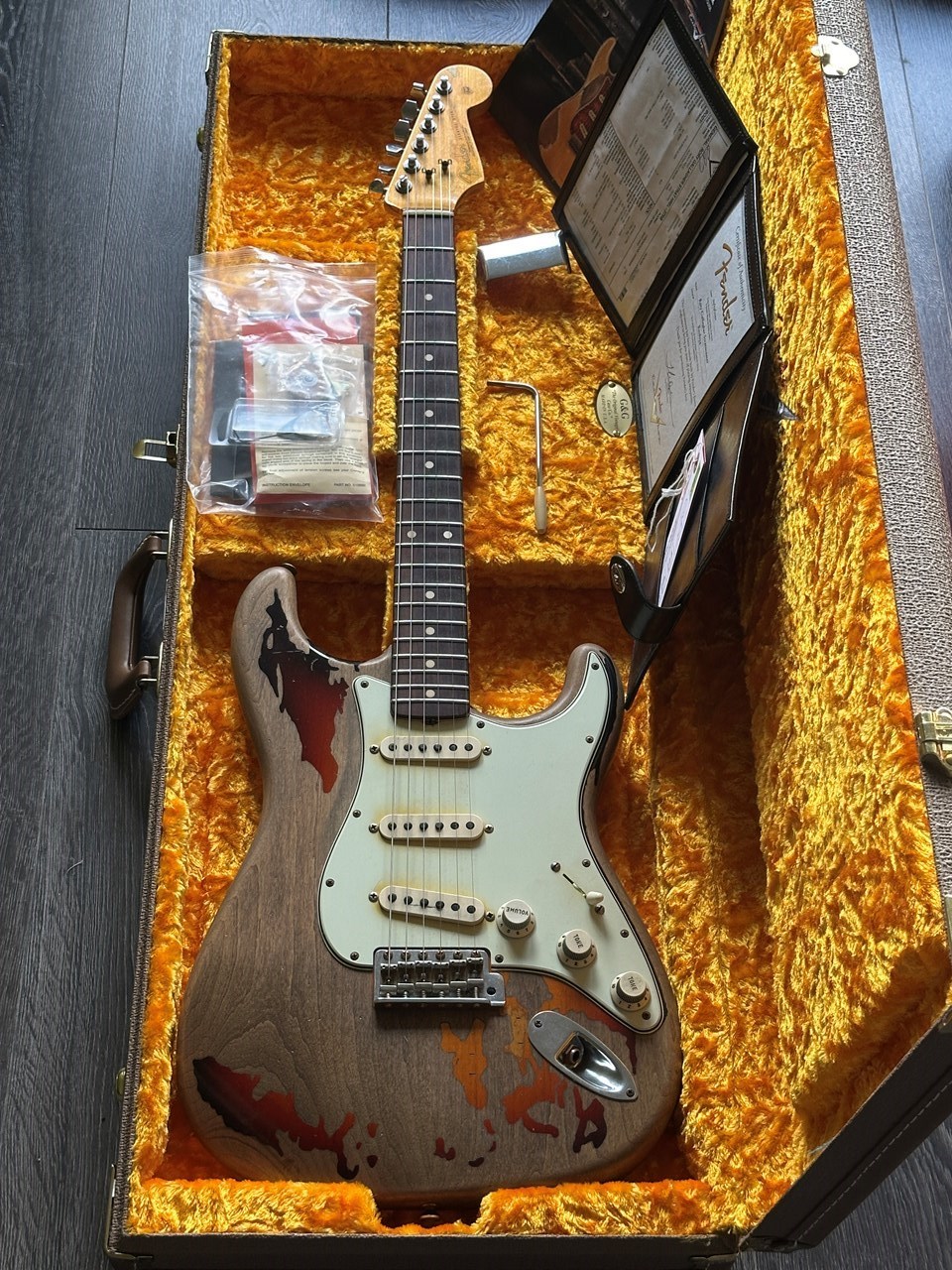 Fender Stratocaster Rory Gallagher Tribute Custom Shop Relic with COA & Case Mint - Thumbnail 4